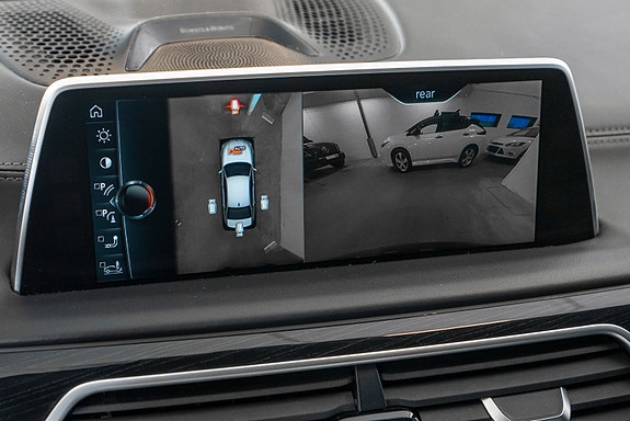 BMW 750iL 23 of 30