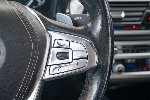 BMW 750iL 15 of 30
