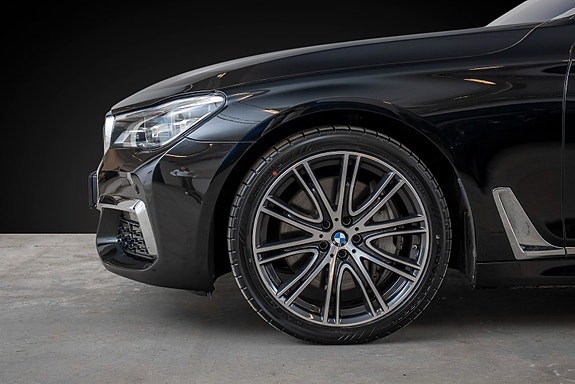 BMW 750iL 4 of 30