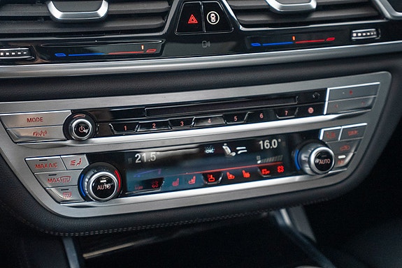 BMW 750iL 18 of 30