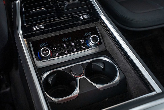 BMW 750iL 27 of 30