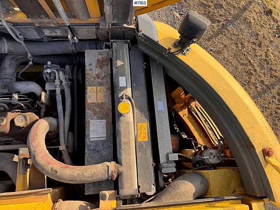 New Holland E235SR-1ES 21 of 30