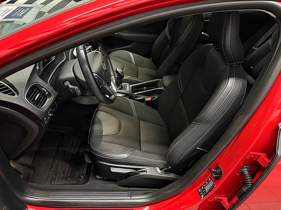 Volvo V40 20 of 30