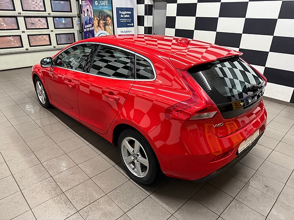 Volvo V40 12 of 30