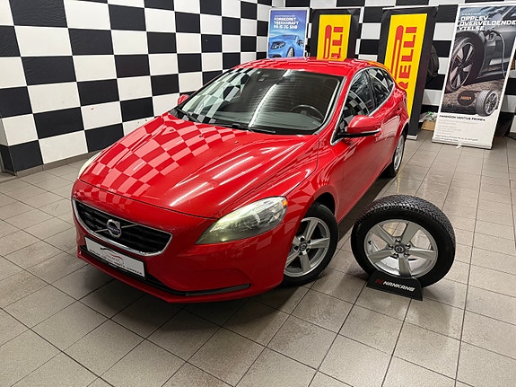 Volvo V40 2 of 30