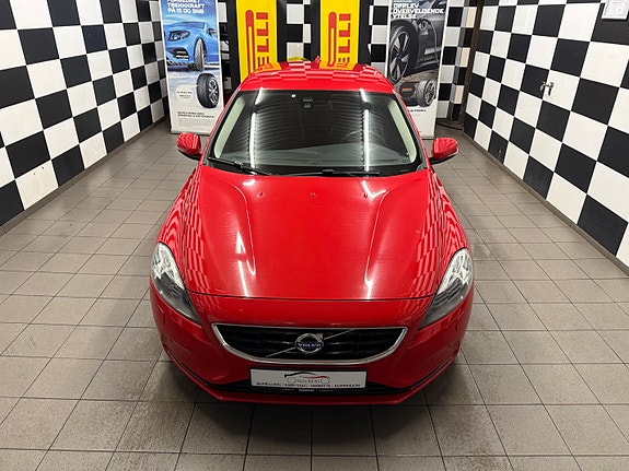 Volvo V40 4 of 30