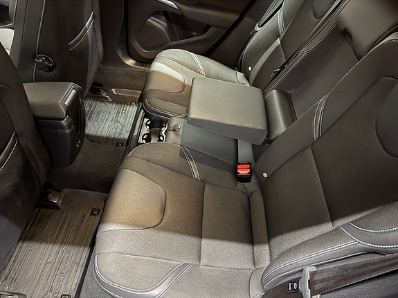 Volvo V40 25 of 30