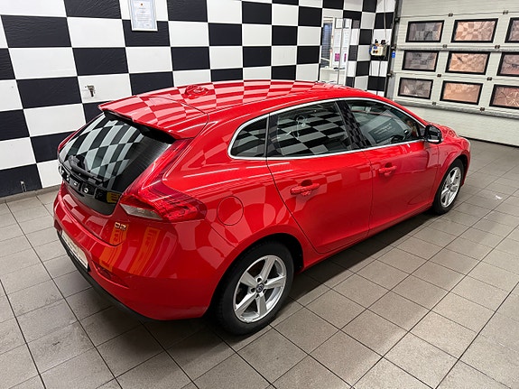 Volvo V40 8 of 30
