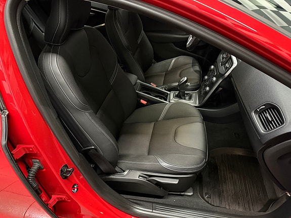 Volvo V40 22 of 30
