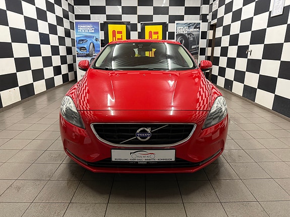 Volvo V40 3 of 30