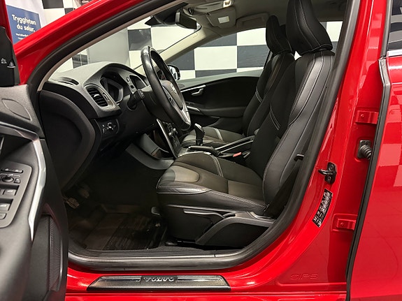 Volvo V40 19 of 30