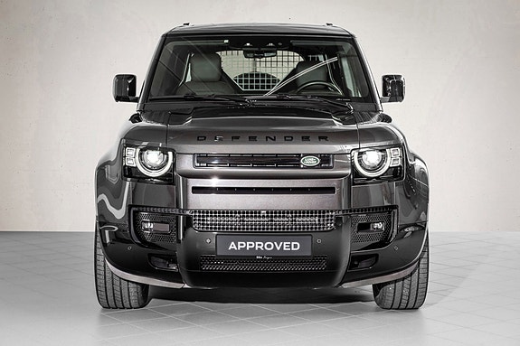Land Rover Defender 110 4 of 30