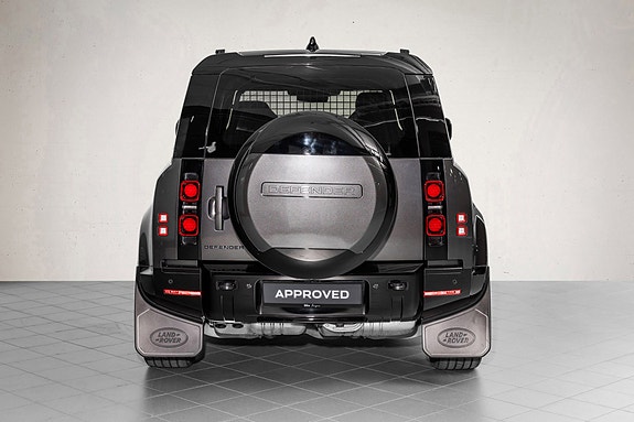 Land Rover Defender 110 9 of 30
