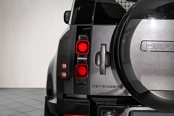 Land Rover Defender 110 10 of 30