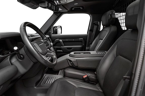 Land Rover Defender 110 12 of 30
