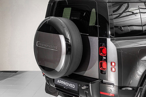 Land Rover Defender 110 8 of 30