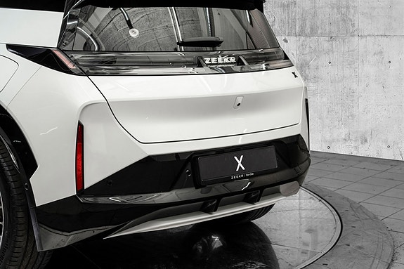 Zeekr X 6 of 26