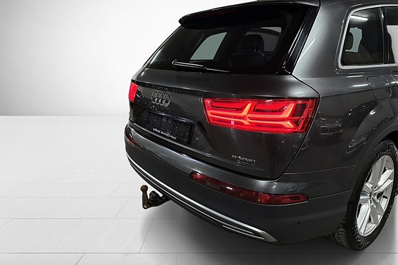 Audi Q7 12 of 30