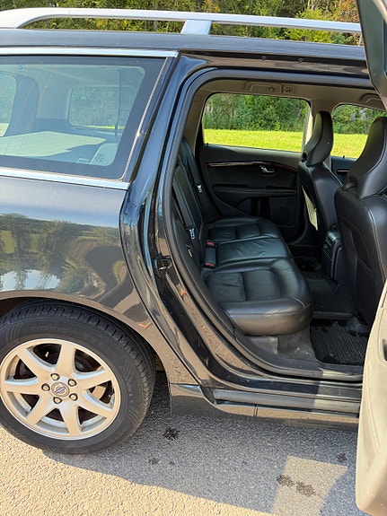 Volvo V70 21 of 30