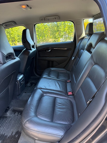 Volvo V70 12 of 30