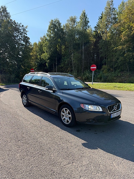 Volvo V70 2 of 30