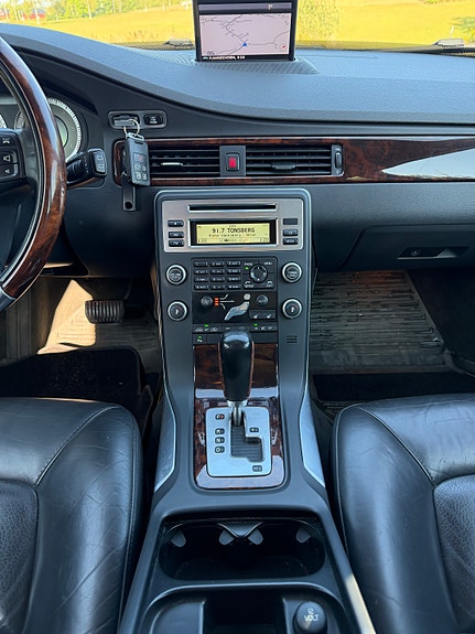 Volvo V70 8 of 30