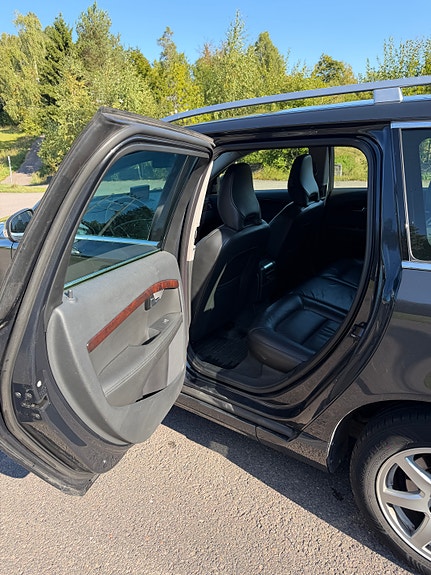 Volvo V70 13 of 30