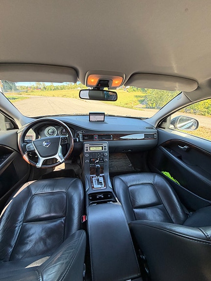 Volvo V70 6 of 30