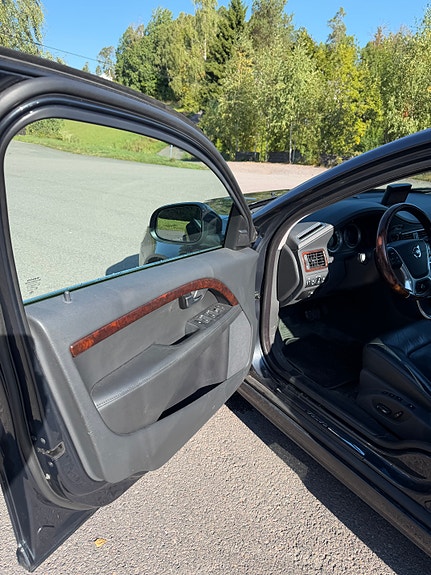 Volvo V70 16 of 30