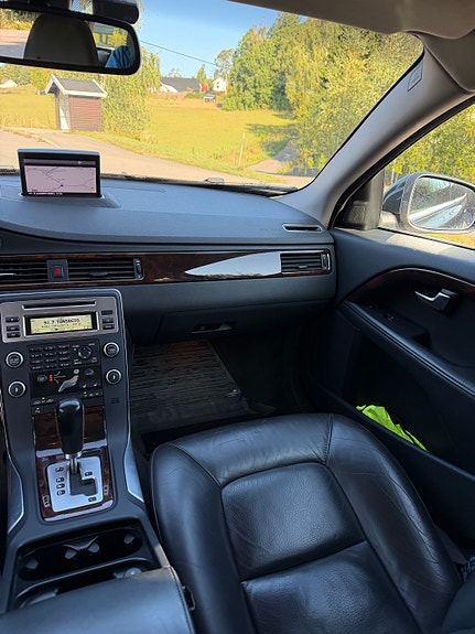Volvo V70 10 of 30