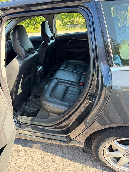 Volvo V70 14 of 30