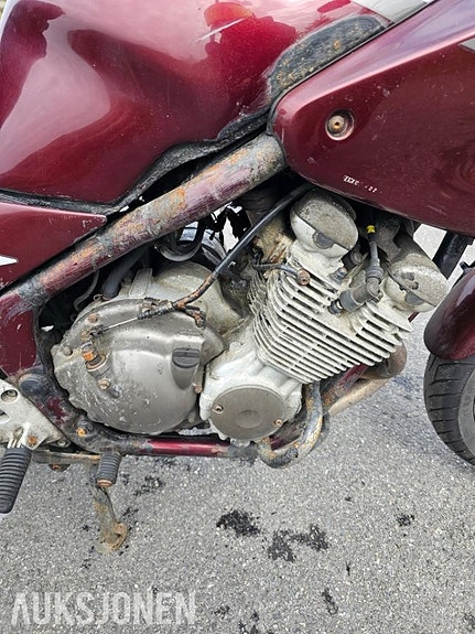 Yamaha XJ 600 Diversion 17 of 24