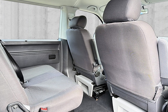 Volkswagen Caravelle 17 of 20