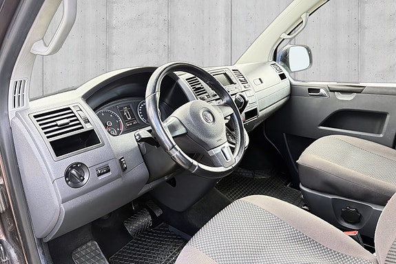 Volkswagen Caravelle 9 of 20