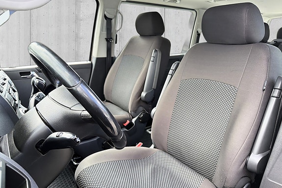 Volkswagen Caravelle 8 of 20