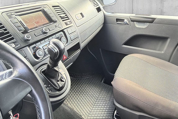 Volkswagen Caravelle 16 of 20