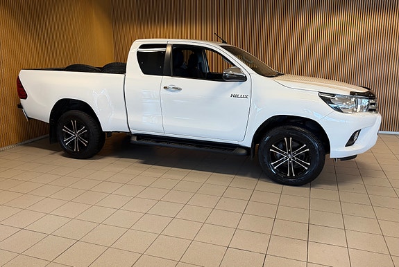 Toyota HiLux 3 of 21