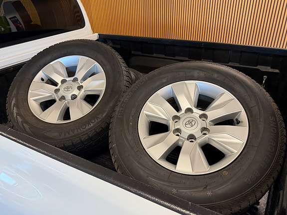 Toyota HiLux 11 of 21