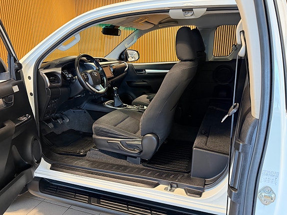 Toyota HiLux 12 of 21