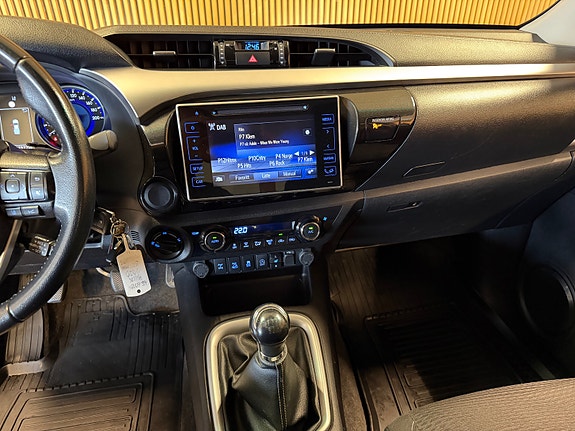 Toyota HiLux 16 of 21