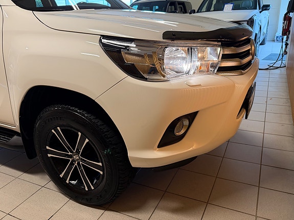 Toyota HiLux 9 of 21