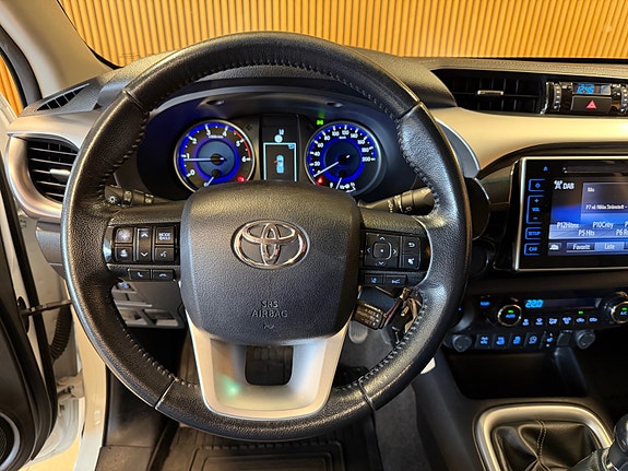 Toyota HiLux 15 of 21