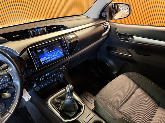 Toyota HiLux 17 of 21