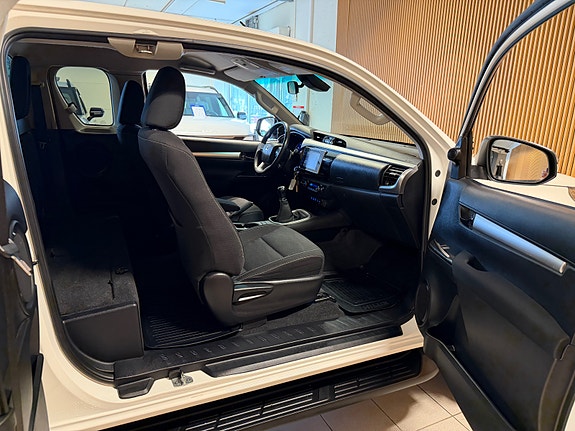 Toyota HiLux 18 of 21