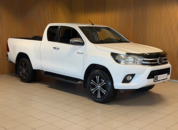 Toyota HiLux 2 of 21