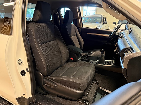 Toyota HiLux 21 of 21
