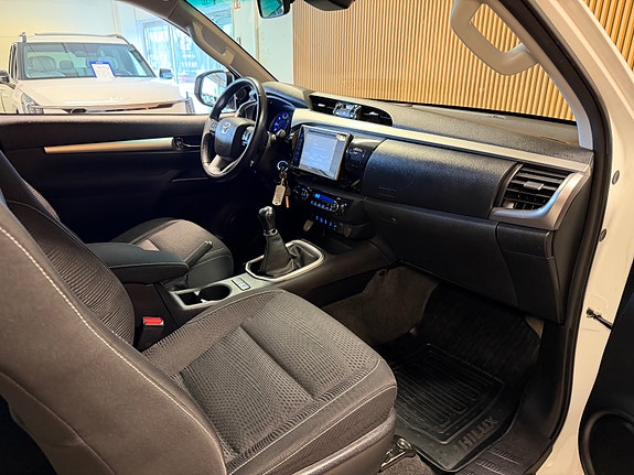 Toyota HiLux 19 of 21