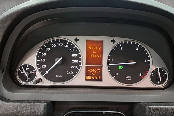 Mercedes-Benz 180 14 of 14