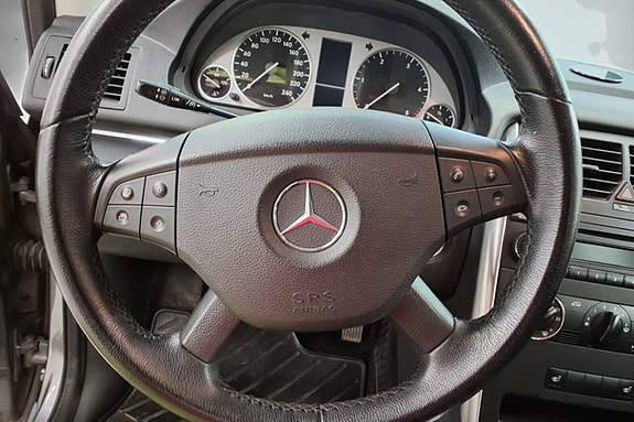 Mercedes-Benz 180 13 of 14
