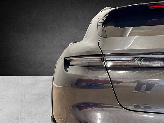 Porsche Taycan 6 of 30